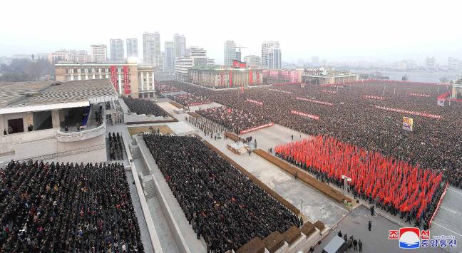 지난 4일 평양 김일성광장에서 김정은 북한 국무위원장의 신년사 관철을 다짐하는 평양시 군중대회를 개최했다고 조선중앙통신이 5일 보도했다. 연합뉴스
