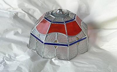 생활관에서 만날 수 있는 ‘데코라티프’의 스테인드글라스 작품. 사진=서울디자인재단.