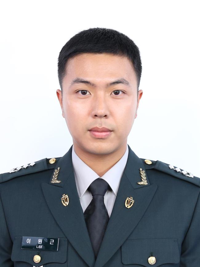 이 원 근 
육군17사단 군종신부·대위