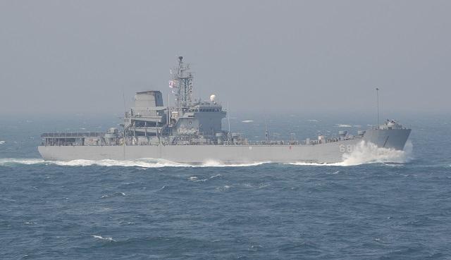 국내에서 첫 번째로 건조한 상륙함인 고준봉함.