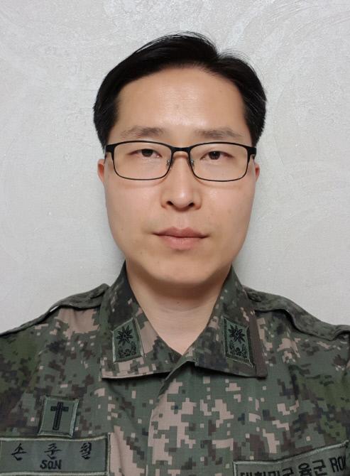 손 준 철 
육군학생군사학교 신앙전력장교·소령·목사