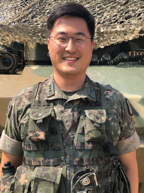 김휘찬 대위 
육군8사단 악어대대