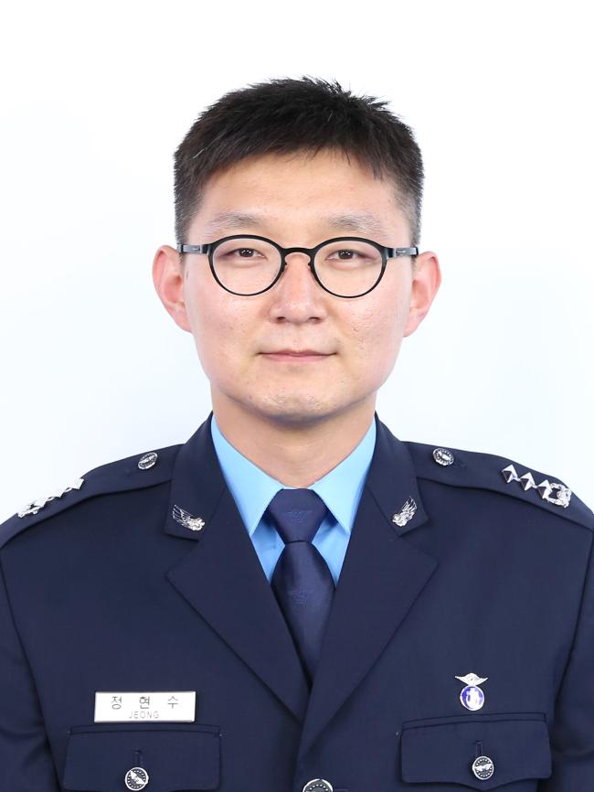 정 현 수 
공군20전투비행단 군종장교·대위·신부 