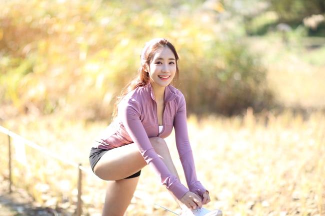 
운동하는 아나운서 박지혜씨는 ‘운동에서도 노력과 땀은 배신하지 않는다’며 장병들을 대상으로 근력 운동과 스트레칭을 조화시켜 즐거운 운동법을 선사하겠다고 밝혔다.
