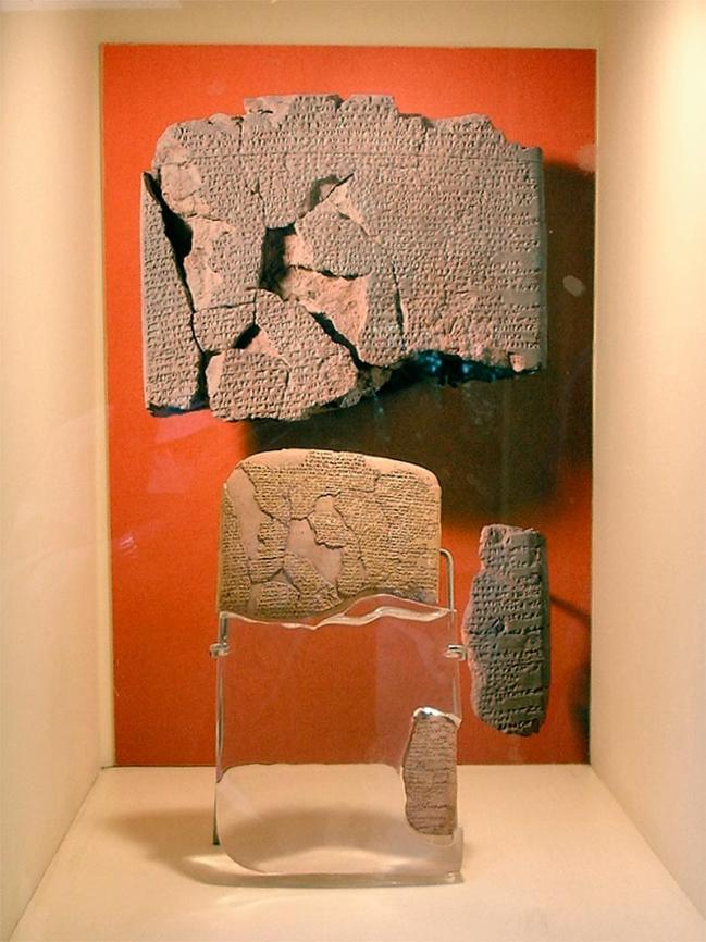 1906년 터키 보가즈쾨이에서 발굴된 카데시 평화 조약문으로 이스탄불 고고학 박물관에서 전시돼 있다. 이 조약문은 이집트의 아부심벨 신전을 비롯해 라메세움 신전, 카르낙 신전에도 남아 있다.  사진=egyptopedia.info.