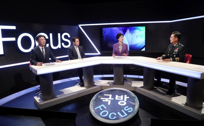 10일 오후 2시 방송되는 국방TV 국방포커스 ‘초일류 육군으로! 대한민국 육군의 도전’의 한 장면. 오른쪽부터 서욱 육군참모총장, 윤지원 상명대 국가안보학과 교수, 최병욱 국방부 장관정책보좌관, 양욱 한남대학교 국방전략대학원 겸임교수. 