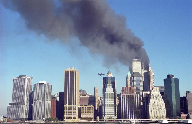 빈 라덴의 지시를 받은 이슬람 테러 조직 알카에다는 2001년 9월 11일 ‘항공기 납치를 통한 동시다발 자살 테러’라는 전대미문의 방법으로 세계무역센터와 펜타곤을 공격했다.  사진=미국 911 메모리얼 뮤지엄 홈페이지