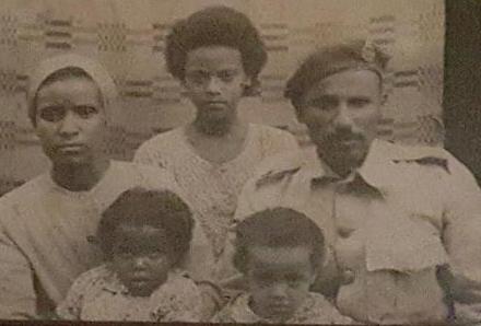 나타나엘 할아버지의 젊은 시절 가족 사진.