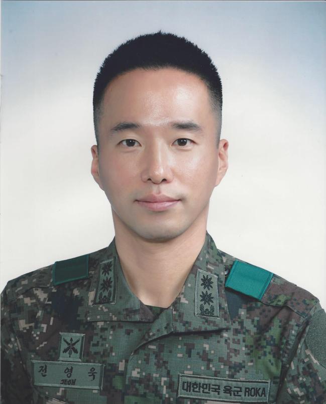 전 영 욱 
육군5사단 명문포병대대·중령