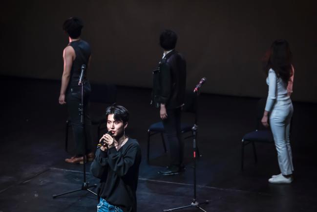 2018년 서치라이트 선정 작품이었던 ‘밤이 되었습니다’ 쇼케이스 장면. 사진=남산예술센터.