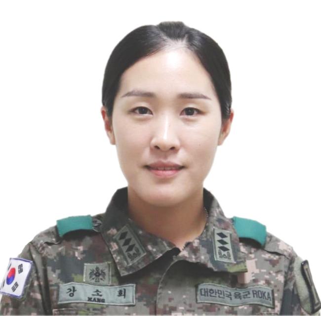 강소희 대위 
육군1포병여단 백호부대