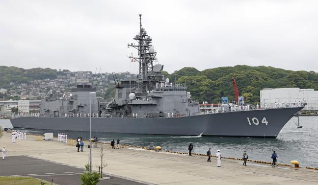 중동에 파견되는 일본 해상자위대 호위함 ‘기리사메’가 지난 5월 10일 나가사키(長崎)현 사세보(佐世保)기지에서 출항하고 있다.  연합뉴스 