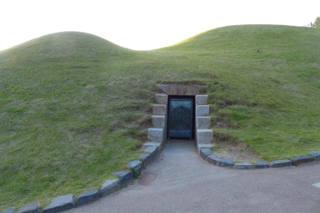 무령왕릉 현실 입구. 내부 손괴 우려로 영구 폐쇄 중이다.  필자 제공