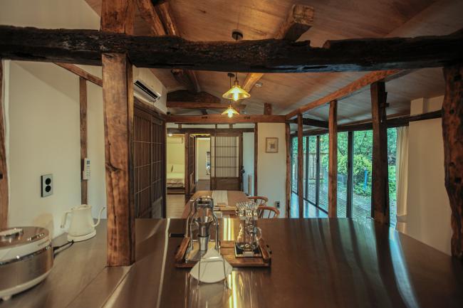 다자요가 제주도 애월 지역의 빈집을 리모델링해 현재 숙소로 운영하고 있는 ‘봉성돌담집’ 내부.