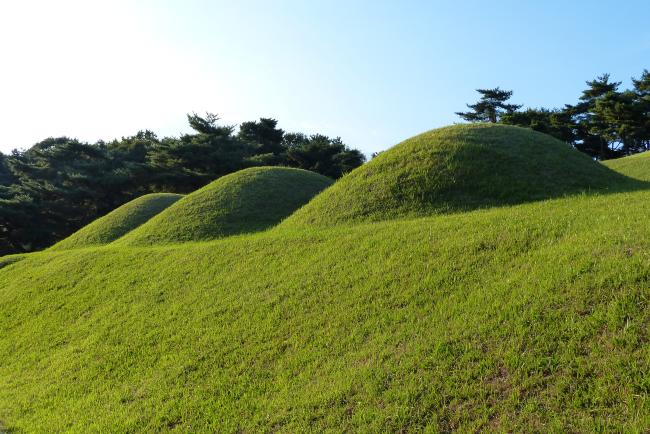 충남 공주시 송산리고분군 안에 있는 왕릉급 분묘. 웅진 백제 왕족이나 토착 마한 귀족의 무덤으로 추정되고 있다.  필자 제공