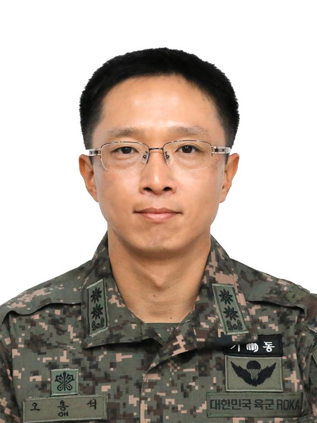 오 홍 석 
육군56사단 동원참모·중령 