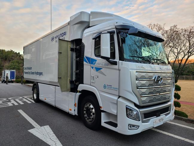 세미나에서 선보인 수소 전기트럭.  부대 제공