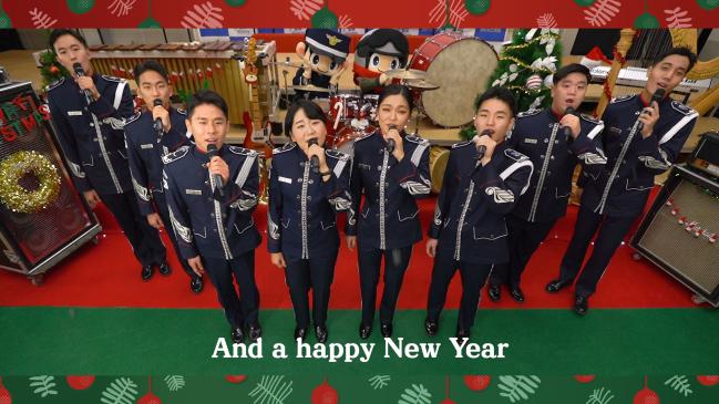 공군군악대가 국악, 양악, 성악 등 다양한 기법으로 편곡·제작해 공개한 크리스마스 캐롤 커버 영상의 한 장면.  공군 제공