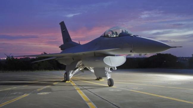 대만 공군이 올 연말까지 F-16A/B 전투기 22대를 F-16V로 성능개량할 예정이라고 현지 언론들이 최근 보도했다. 보도에 따르면 대만 공군은 이번 22대를 포함해 2023년까지 총 140여 대를 F-16V로 성능개량할 계획이다. 사진은 F-16V 전투기의 모습.  출처=janes.com