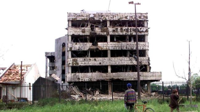 오폭으로 인해 파괴된 베오그라드의 중국 대사관의 모습.  사진=BBC 뉴스화면 캡처