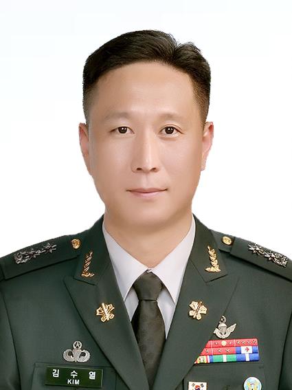 김 수 열 중령 
육군특전사 귀성부대 