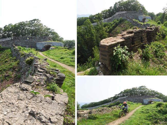 남한산성 5개의 장대 중 지금은 터만 남아있는 동장대와 옆으로 제12 암문이 보인다. 동장대는 인조2년(1624년) 설치됐는데 18세기 초 붕괴됐지만 군사적 실효성이 없어 다시 짓지 않은 것으로 추정되고 있다.
