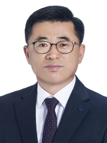 김 정 식 
(예)육군 원사