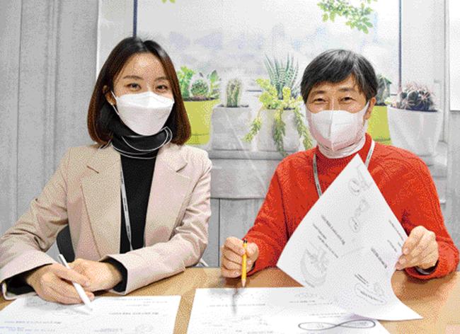 해군본부 병영정책과 윤성옥(오른쪽) 병영생활전문상담관과 최선진 군무주무관. 해군 제공