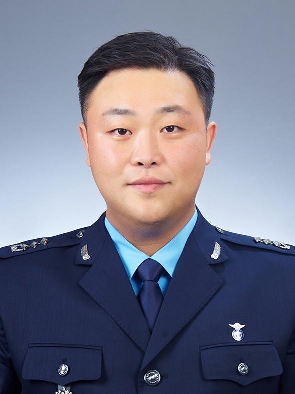 김경욱 공군10전투비행단 군종실·신부·대위