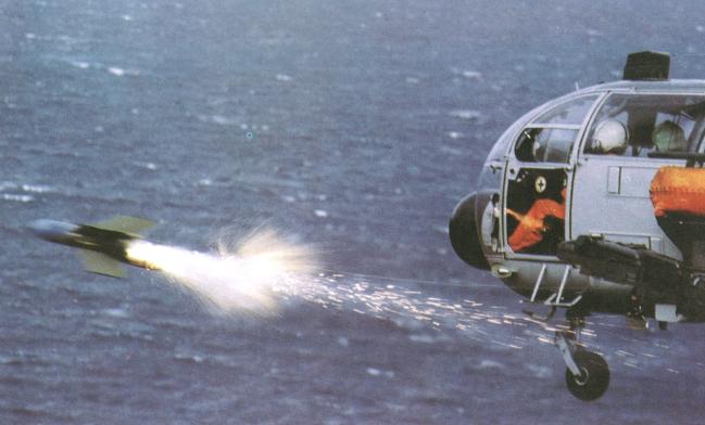 알루에트-Ⅲ헬기에서 발사되고 있는 AS-12대함미사일. 사진=대한민국 해군