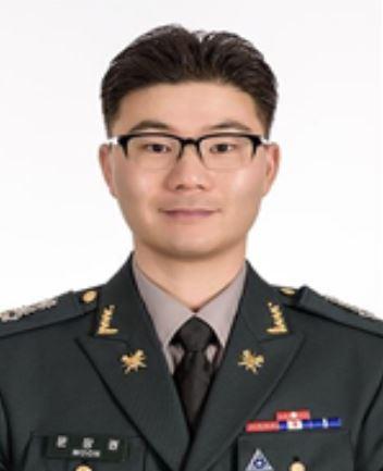 문장권 육군3사관학교 정치외교학과 교수·중령