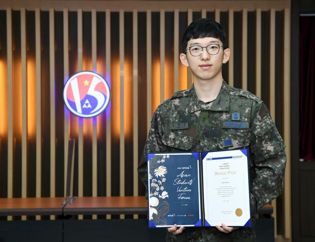 '아시아 대학생 창업교류전’에서 동상을 받은 공군15특수임무비행단 공병대대 소속 이재진 병장.  사진 제공=김샛별 중사