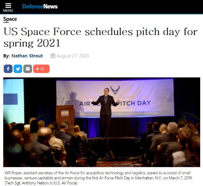 재작년 3월 뉴욕 맨해튼에서 처음 개최된 미 공군 피치데이(Air Force Pitch Day)에서 윌 로퍼(Will Roper) 미 공군 차관보가 민간 스타트업 및 공군을 대상으로 발언을 하고 있다. 사진 = Defense News 인터넷판 캡처
