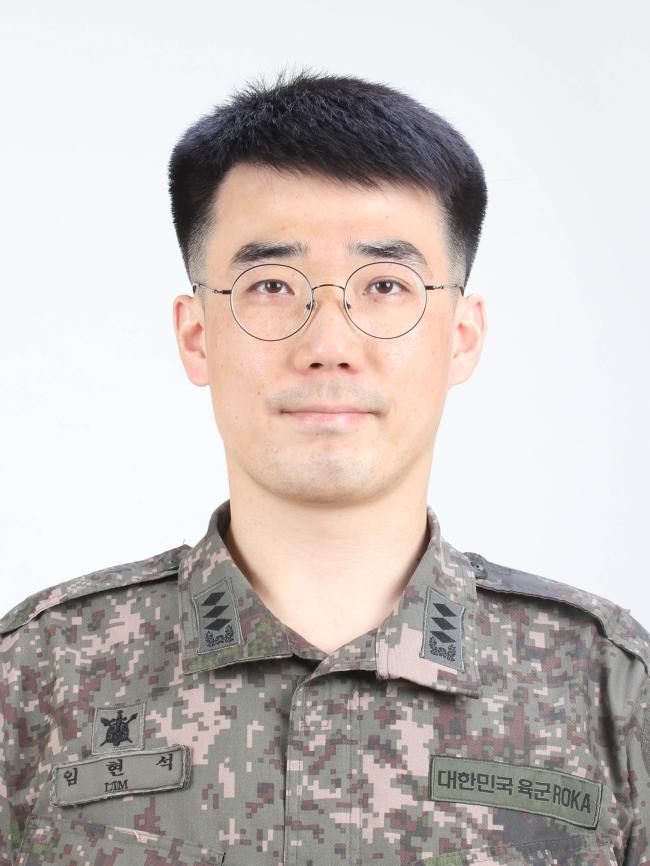 임 현 석 대위 
육군군수사령부