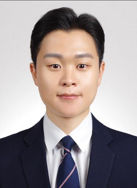 김 은 석 
(예)육군중위