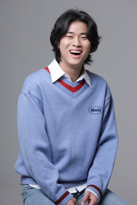 다음달 10일 저녁 6시 ‘레이나의 건빵과 별사탕’은 JTBC ‘싱어게인’에서 최종 탑3에 오른 이무진을 스튜디오로 초대해 국군 장병과 청취자들을 위로하는 따뜻한 라이브 무대를 선보인다. 