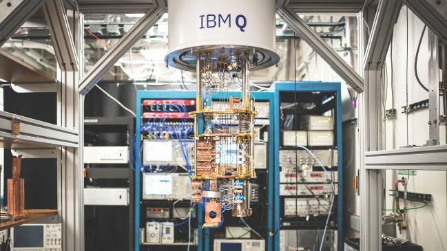 IBM의 양자컴퓨터 모습. IBM 역시 양자컴퓨터 연구개발에 박차를 가하고 있으며, 올해 클리블랜드에 상업용 양자컴퓨터를 설치했다.  필자 제공