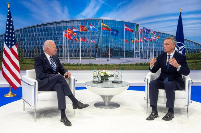 지난 14일(현지시간) 벨기에 브뤼셀에서 나토 정상회의에 앞서 바이든 미 대통령과 옌스 스톨텐베르그 나토 사무총장이 양자회담을 하고 있다. 사진 = 나토 홈페이지
