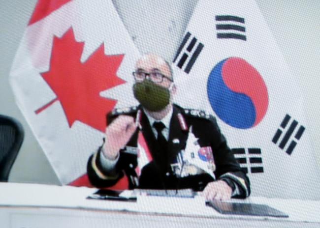 스티브 윌런(중장) 캐나다 국방인사사령관이 화상 인터뷰에서 이번 협약의 의미를 설명하고 있다.  이경원 기자