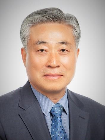 필자 김관호(육사35기)는 육군대령으로 전역했다. 육군 전술 C4I평가팀장, 주한미군기지이전사업단 C4I팀장을 역임했다. 현재 육군협회 사이버센터장으로 근무하고 있다. 