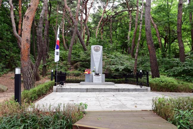 육군사관학교 1·2기 생도와 육군7사단 9연대소속 장병 일부는 1950년 6월 29일부터 약 3개월동안 불암산 일대에서 북한군과 유격전을 벌였다.  일명 ‘불암산 호랑이’로 불린 이들 유격대를 기리는 충혼비가 불암산 입구에 세워져 있다.  이헌구 기자