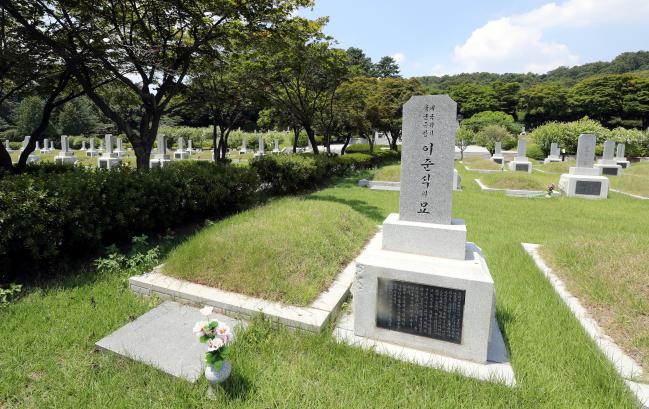 서울 동작구 국립서울현충원에 있는 애국지사 이준식 장군(1900~1966) 묘역.  양동욱 기자