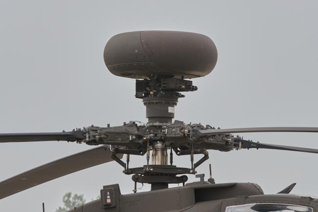 FCR( ̴) ǥŽ . ݰ 8km, ִ 1000 ǥ Ž, 256 ĺ, 16 켱ǥ .  AH-64E ǥ  . պ ̴(Longbow Radar).
