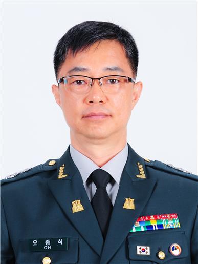 오 종 식 
육군교육사령부 
인공지능연구발전처·중령