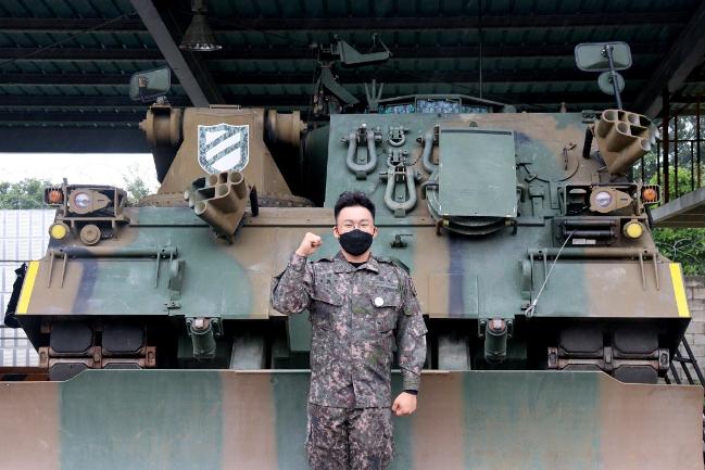 신속한 조치로 대형 산불을 예방한 육군11기동사단 백호대대 김태완 하사.  사진 제공=정우민 대위