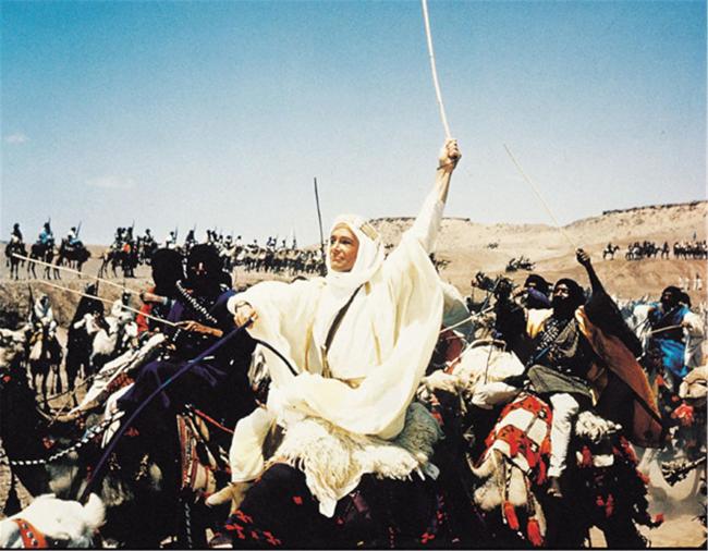 로렌스와 아랍인들의 투쟁을 다룬 데이비드 린 감독의 영화 ‘아라비아의 로렌스’(1962) 스틸컷.  필자 제공
