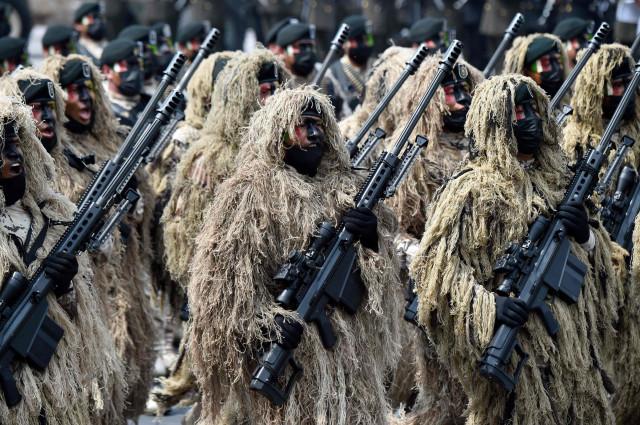 저격수 요원들의 행진. AFP=연합뉴스