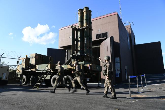 공군방공유도탄사가 지난 5일부터 14일까지 2주간 후반기 전투태세훈련을 진행한 가운데 훈련에 참가한 장병들이 임무 수행절차를 숙달하고 있다.  부대 제공