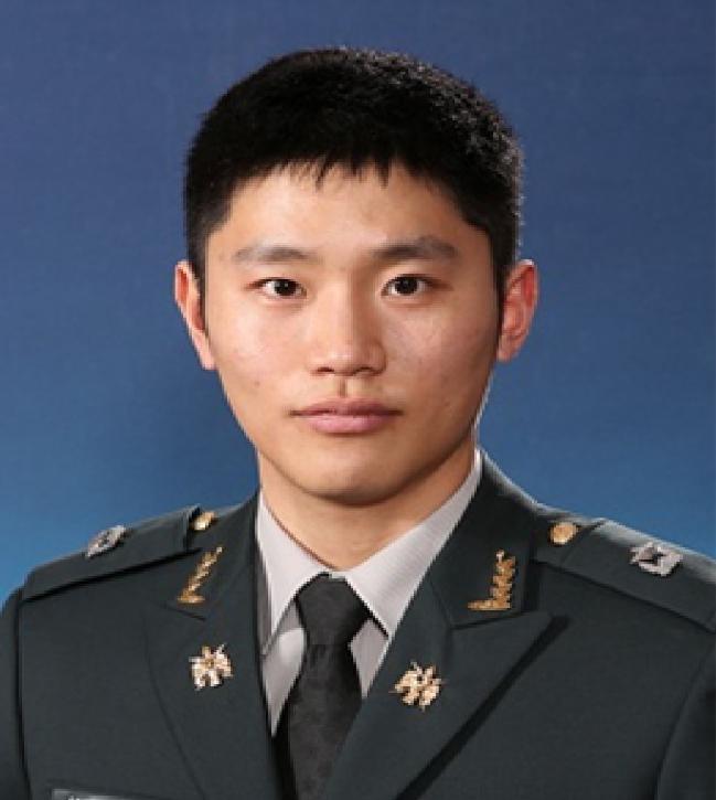 성 민 철 중위 
육군6보병사단