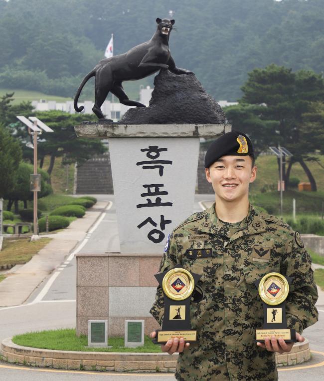 네팔 고고도산악전학교가 주관하는 네팔 고등산악전 국외 위탁교육에서 최우수 수료를 한 육군특수전사령부 흑표부대 김영민 중사.  부대 제공
